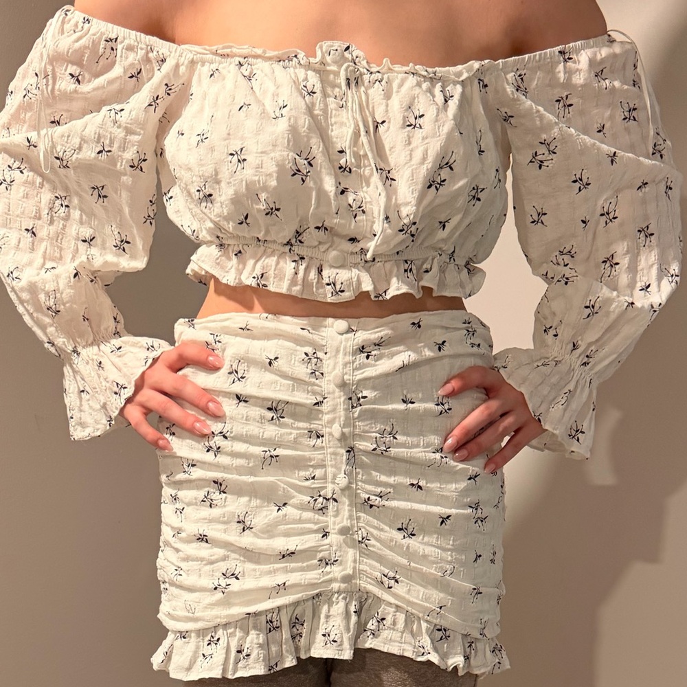CO White Women's Top with Elastic Waistband
